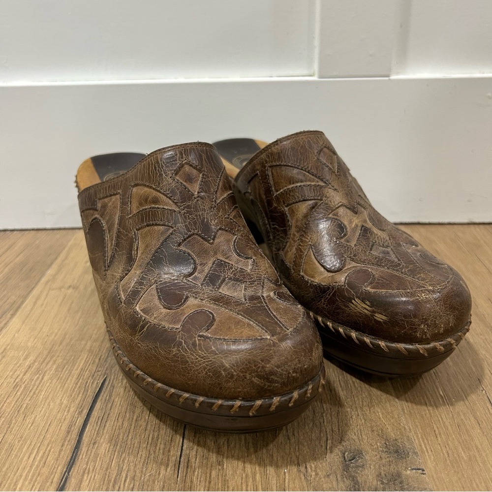 Nurture by Lamaze leather brown clogs mules